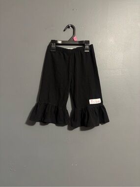 Flowersak black classic ruffle fall western girls bottoms size 5 ; 9” inseam